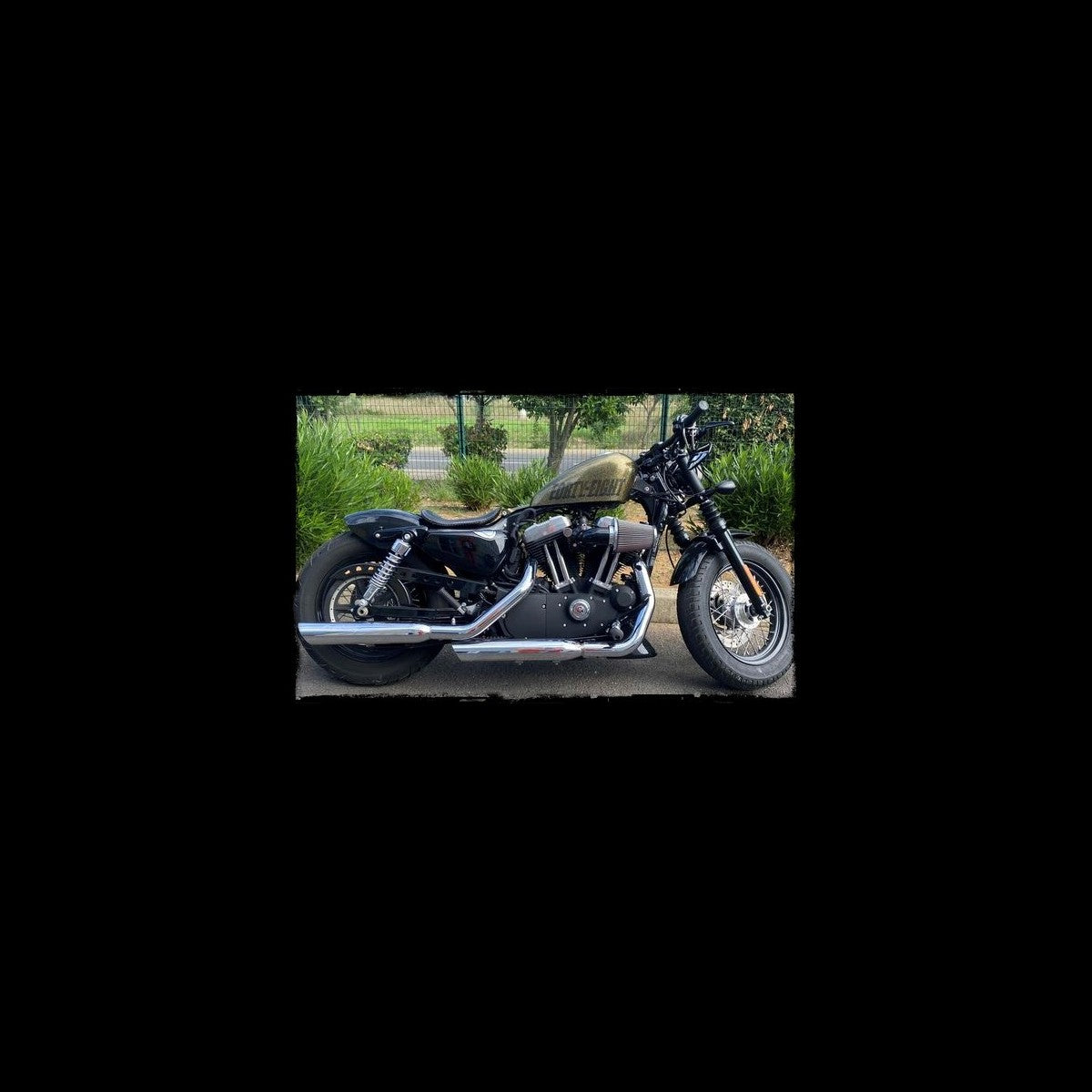 dhcustom milwaukee 1903 skull fekete szóló nyereg - 10-22 Sportster