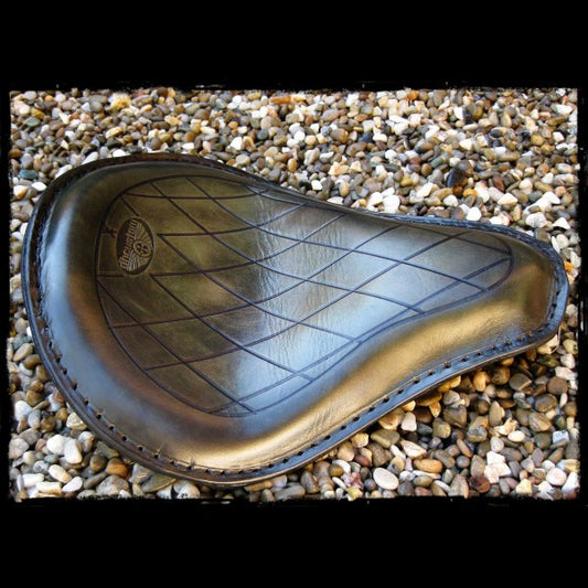 dhcustom triumph zöld gyémánts szóló nyereg - Triumph