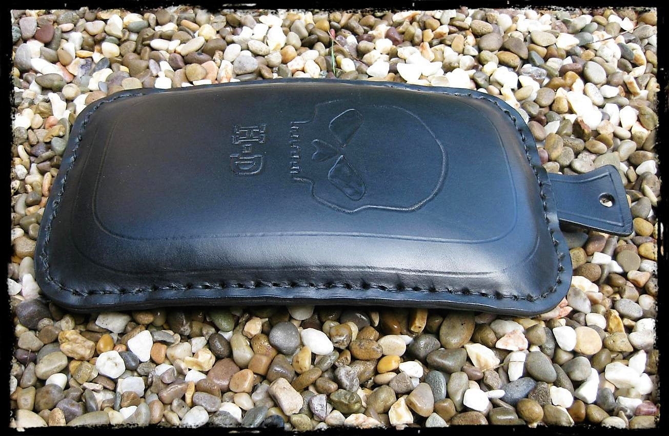 dhcustom skull fekete bőr utasülés