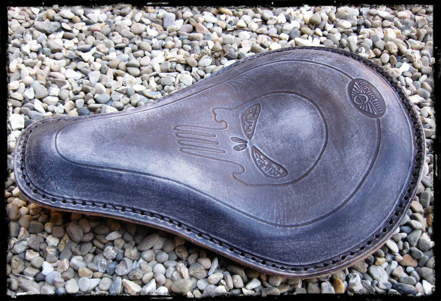 dhcustom fekete old skull szóló nyereg medium - univerzális