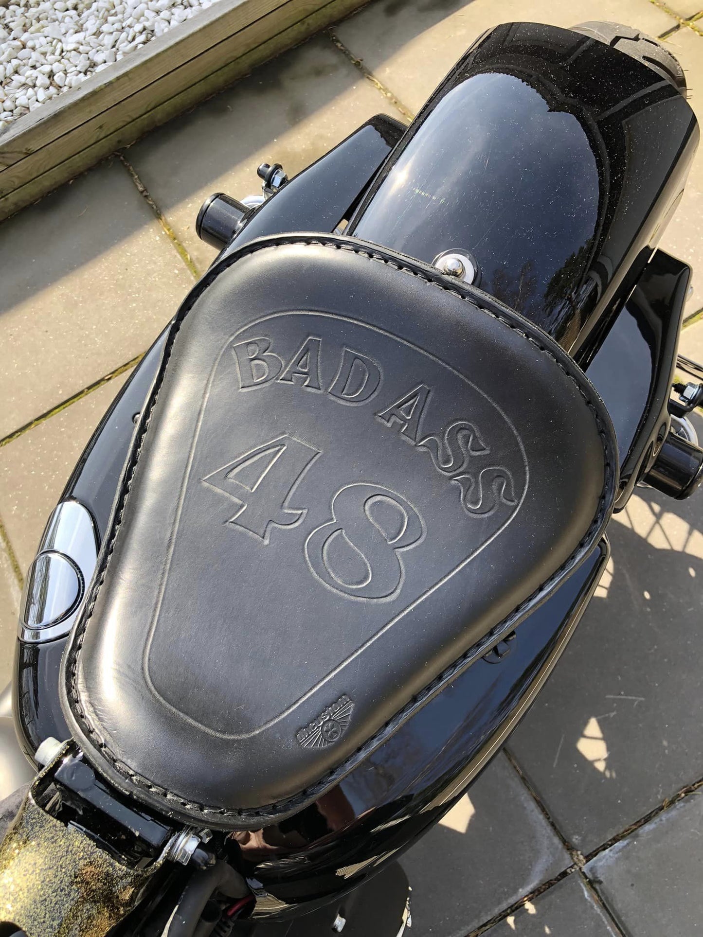 dhcustom bad ass szóló nyereg - 10-22 Sportster