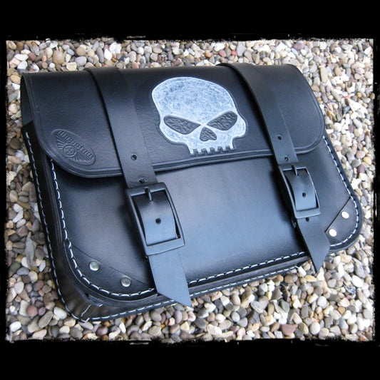 dhcustom skull fekete bőr oldaltáska