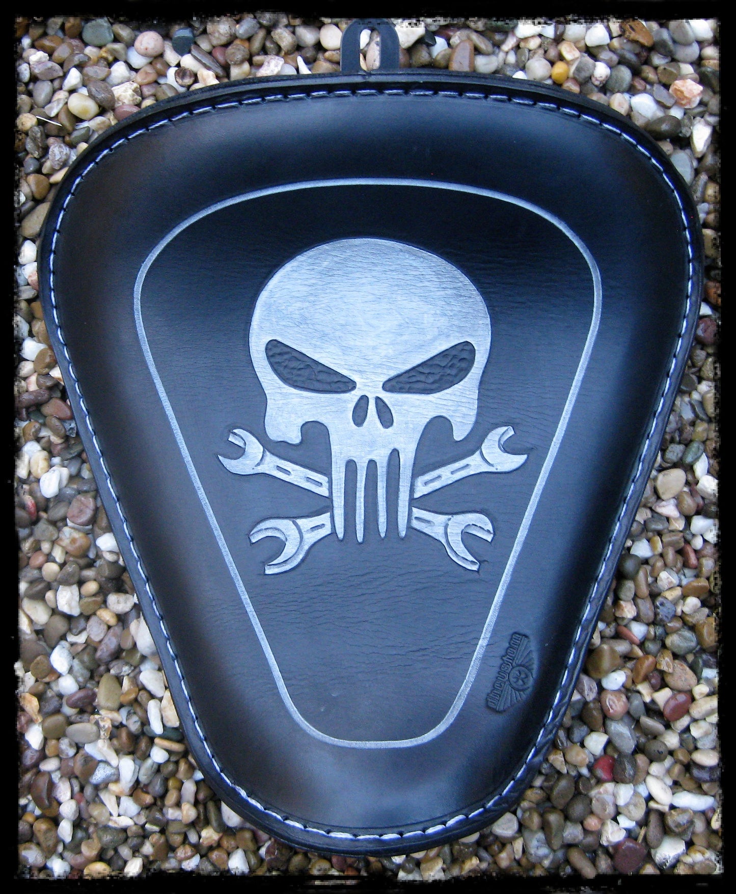 dhcustom up vintage fekete skull szóló nyereg - 10-22 Sportster