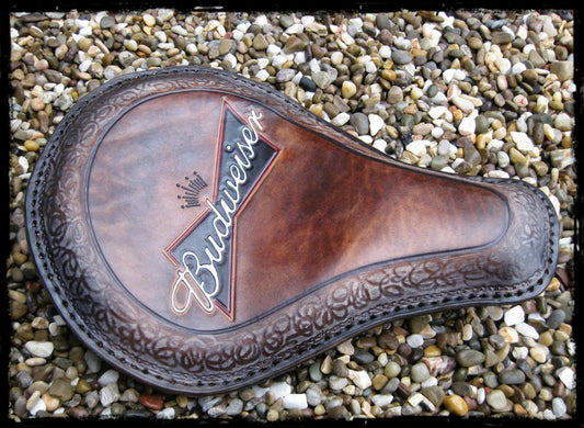 dhcustom budweiser szóló nyereg medium - univerzális