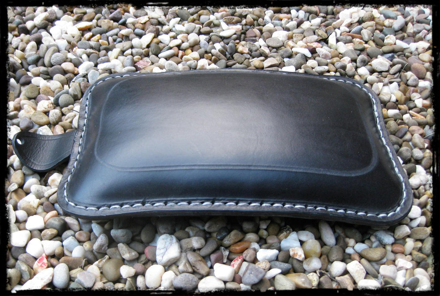 dhcustom fekete with fehér thread bőr utasülés