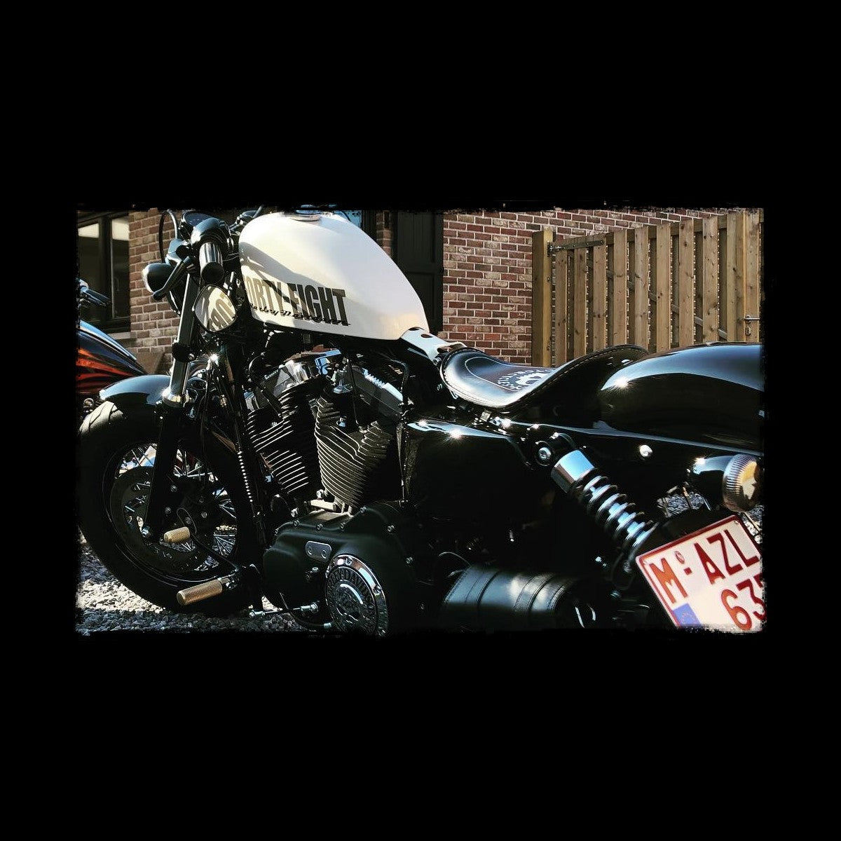 dhcustom milwaukee 1903 skull fekete szóló nyereg - 10-22 Sportster