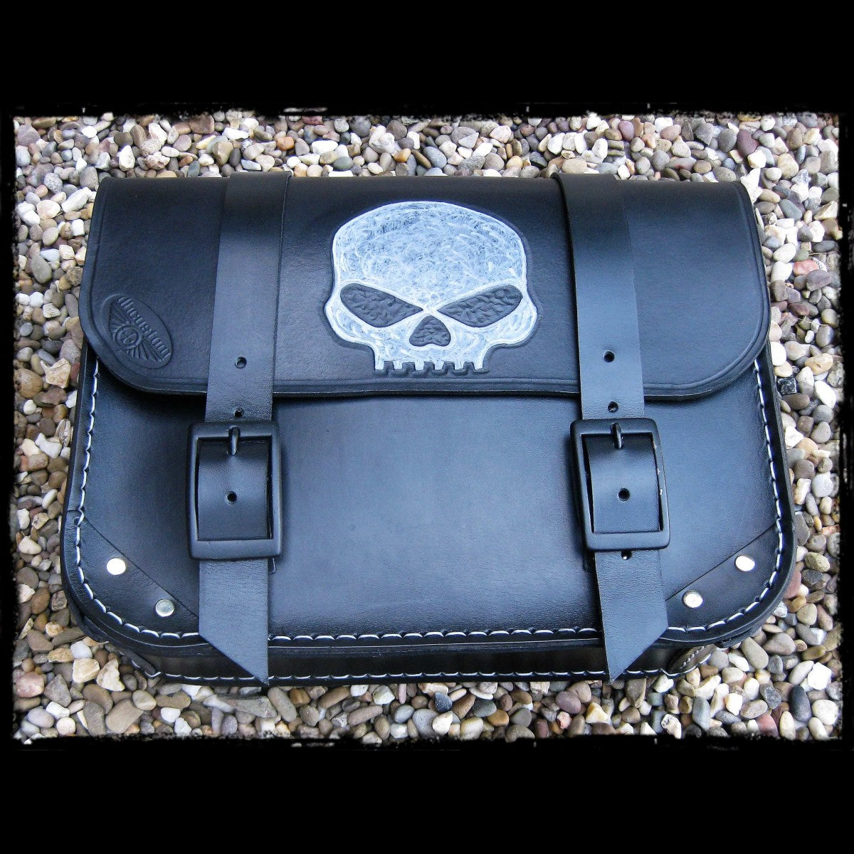 dhcustom skull fekete bőr oldaltáska