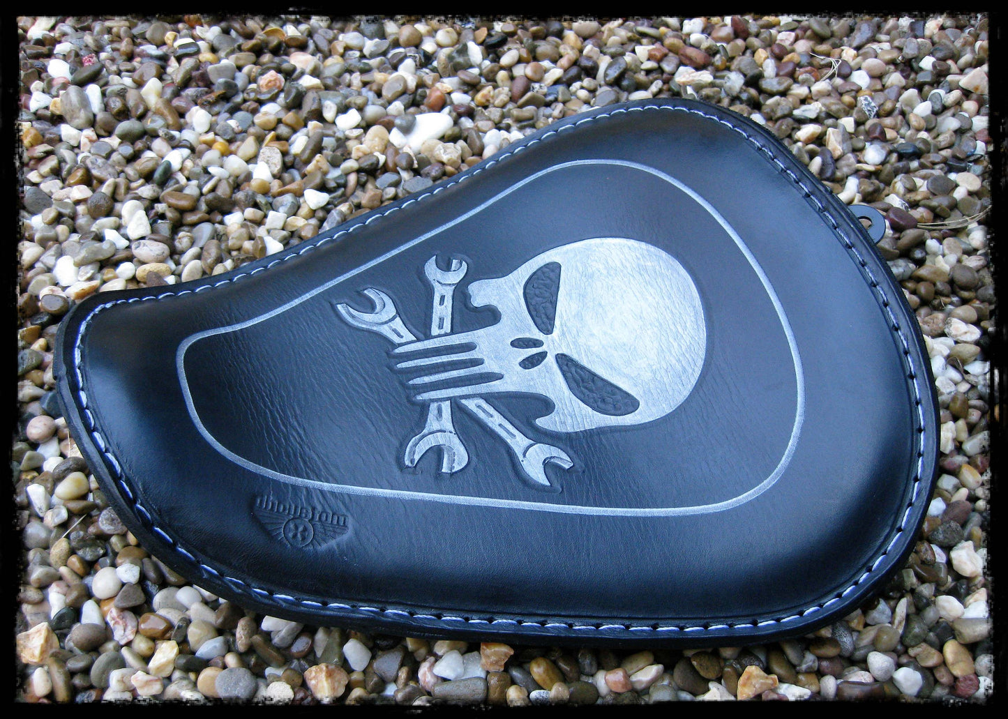 dhcustom up skull szóló nyereg - 10-22 Sportster