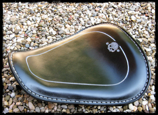 dhcustom up kicsi skull szóló nyereg - 10-22 Sportster